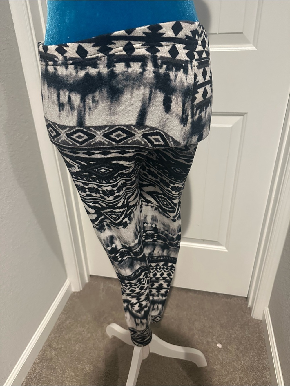 No Boundaries Black White Aztec Print Foldover Leggings Size S 3-5
